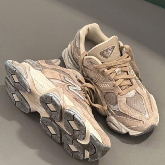 Stylish Women's Beige Sneakers - Picture 3 of 3